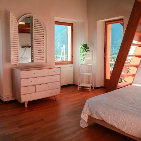Wisteria House - Holiday Apartment Cadenazzo エクステリア 写真