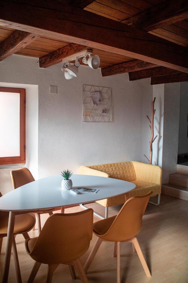 Wisteria House - Holiday Apartment Cadenazzo エクステリア 写真